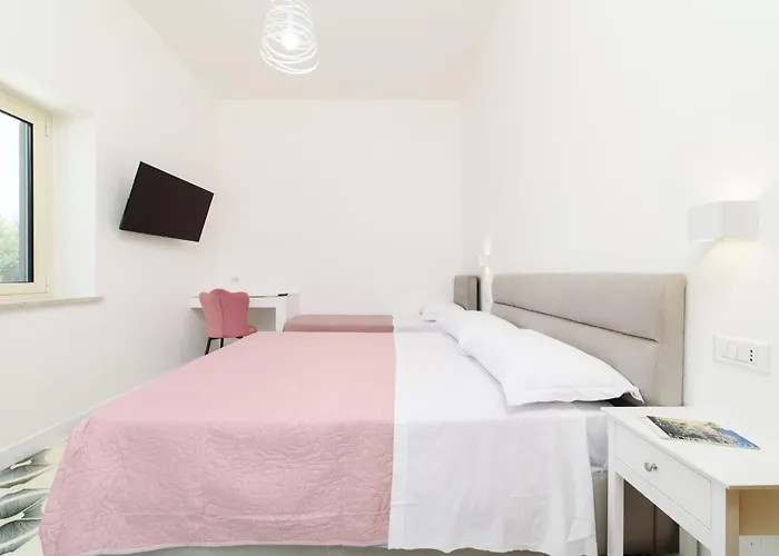 Relais Francesca Pool&view